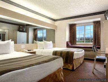 Microtel Inn & Suites By Wyndham Joplin Room photo